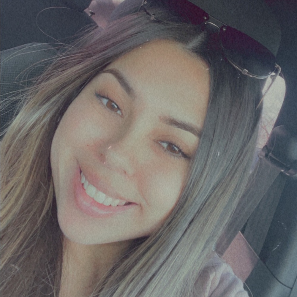 Meet your Posher, Adriana